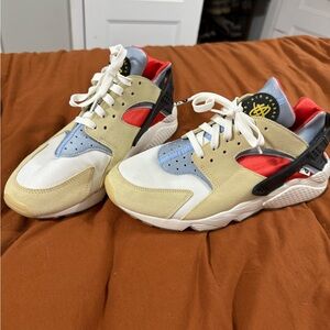 Nike Men’s Huarache size 10.5 - Like New -Yin Yang